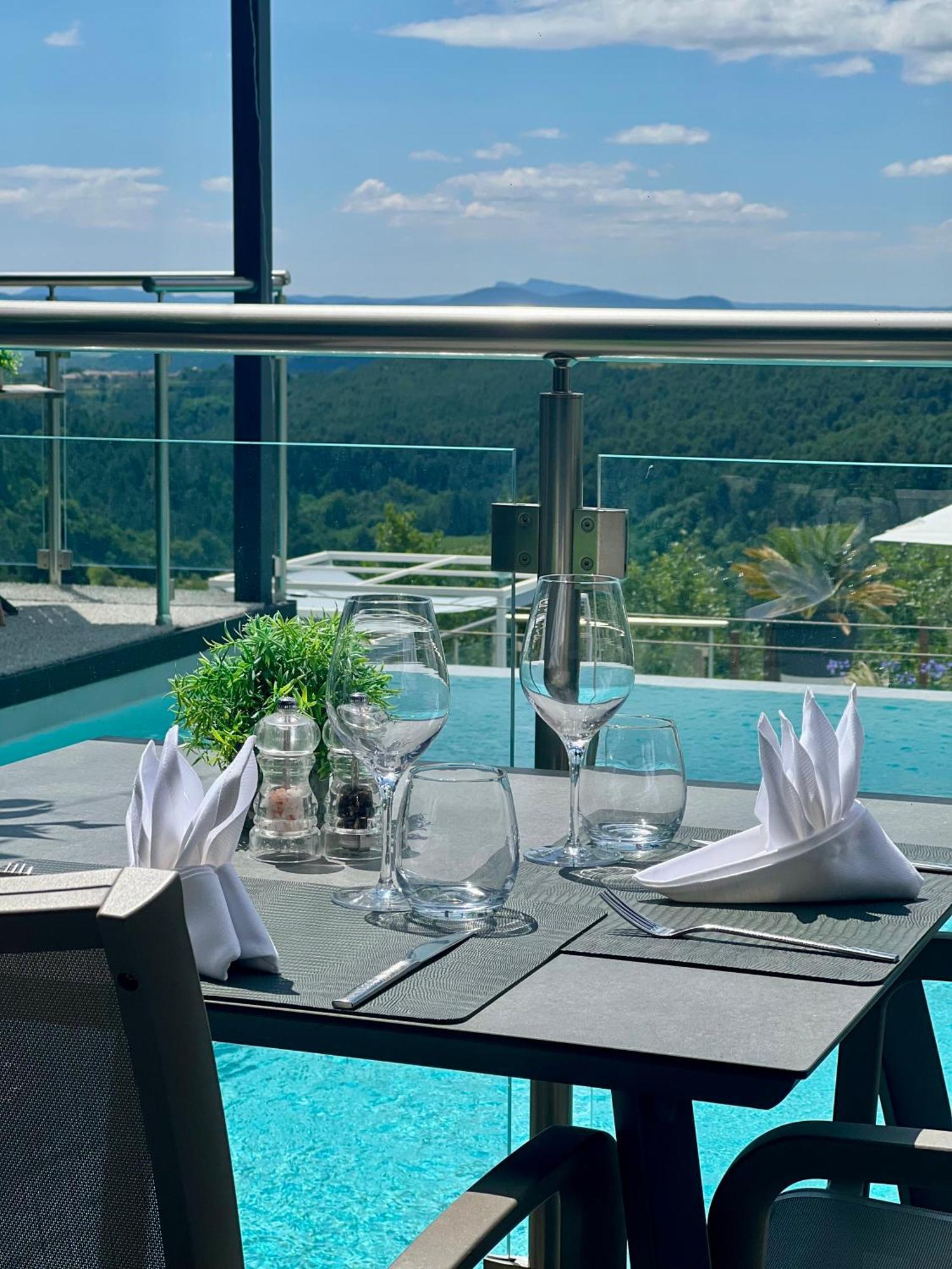 Domaine De Chalveches Hotel Spa 4* Faugeres  Bagian luar foto